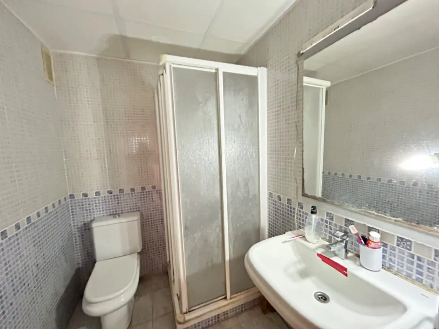 Badezimmer von Wohnung zur Miete in Torrent mit Klimaanlage und Balkon