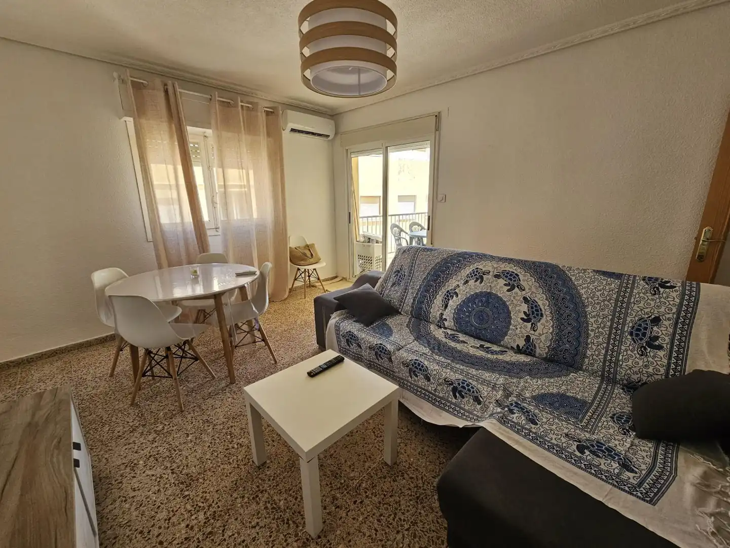 Sala de estar de Piso en venta en Tavernes de la Valldigna con Aire acondicionado, Terraza y Amueblado