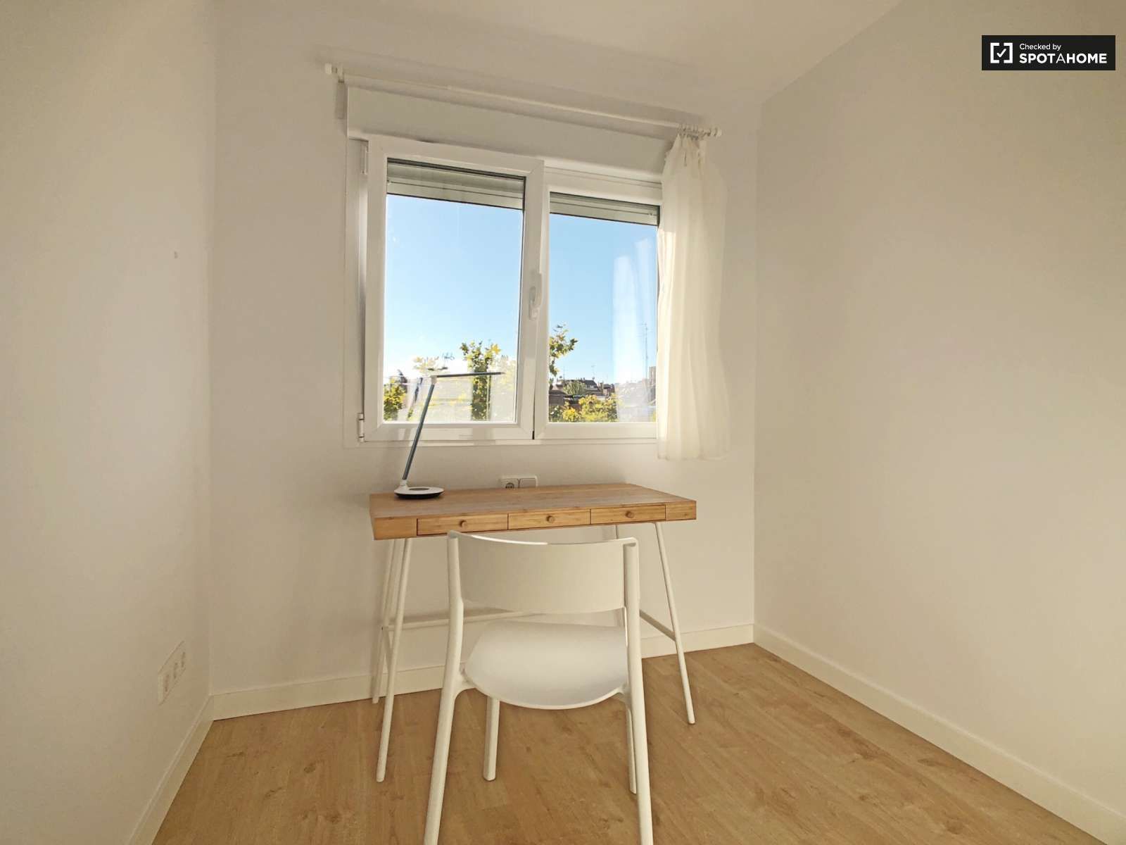 Bedroom of Flat to share in  Madrid Capital  with Air Conditioner, Heating and Terrace