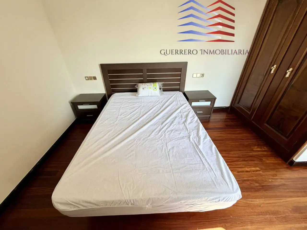 Schlafzimmer von Wohnungen zur Miete in Ourense Capital  mit Heizung, Parkett und Möbliert
