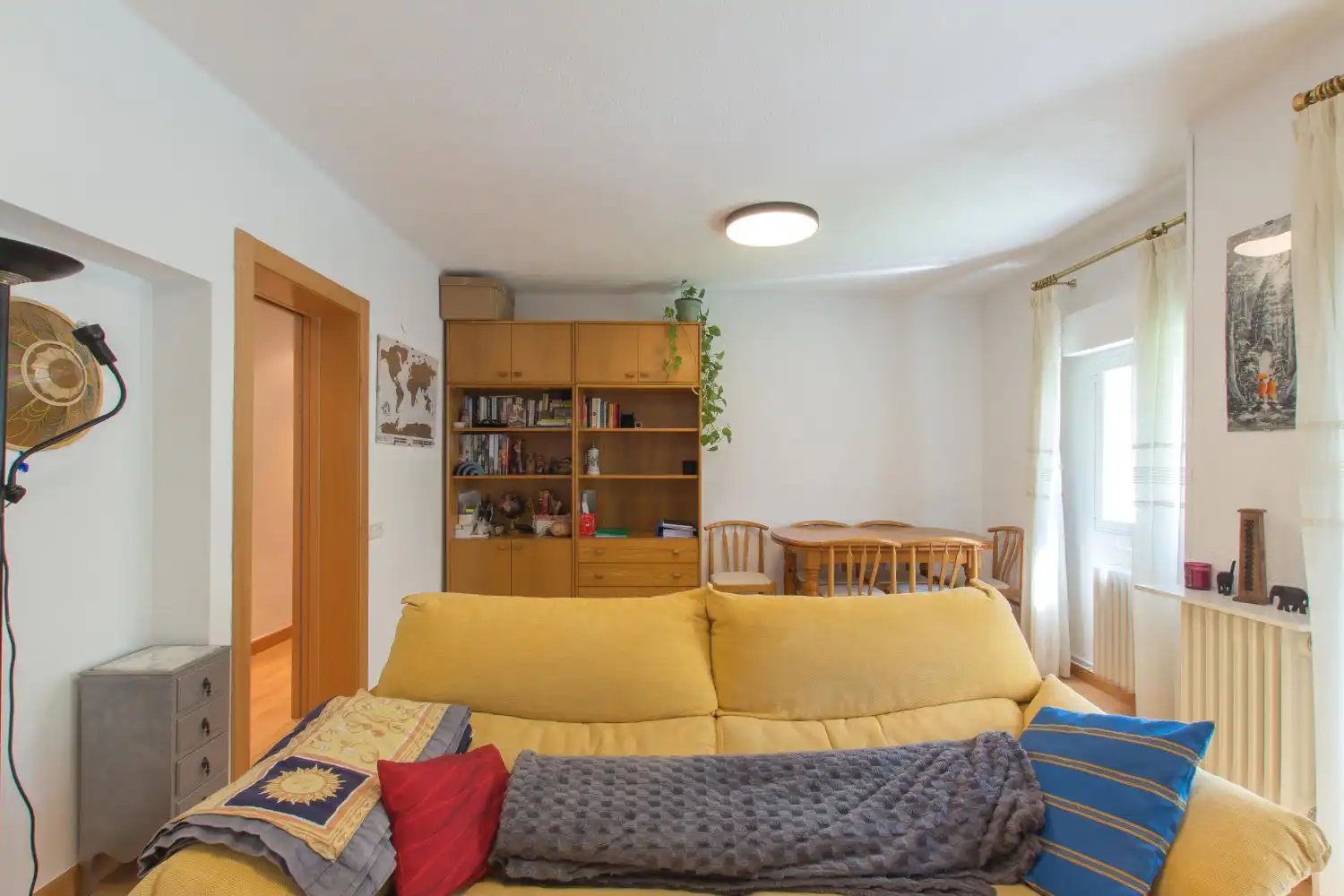 Sala d'estar de Pis en venda en  Pamplona / Iruña amb Calefacció, Moblat i Balcó