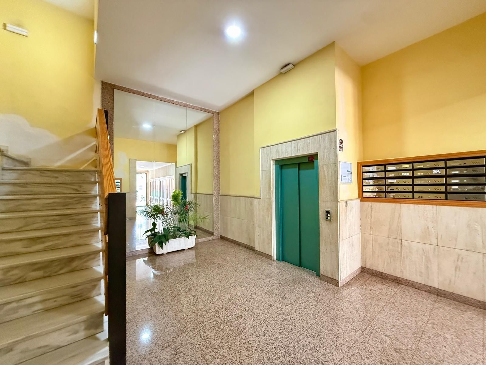 Wohnung zum Verkauf in Roquetas de Mar mit Klimaanlage und Terrasse