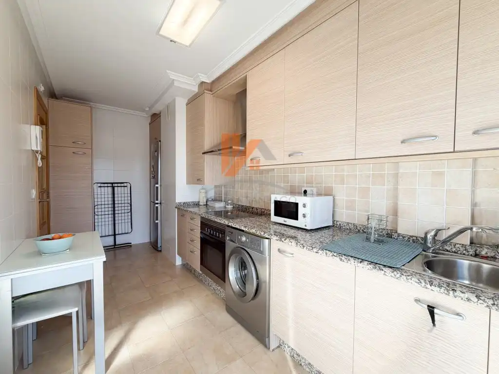 Cocina de Piso en venta en Santiago de Compostela  con Terraza, Amueblado y Horno