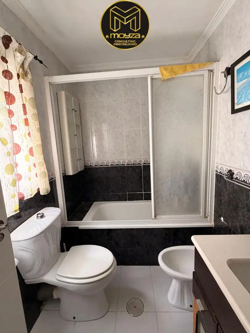 Bathroom of Flat for rent in Jaén  with Air Conditioner and Heating