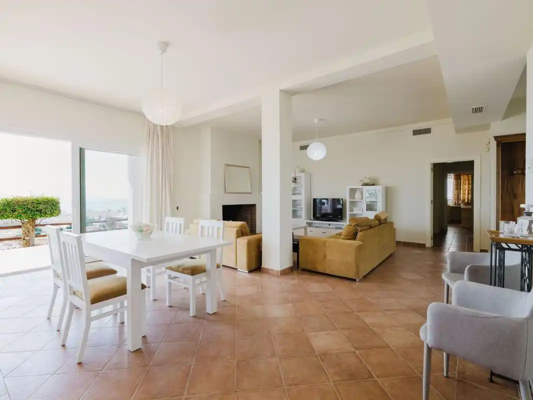 Sala d'estar de Casa o xalet en venda en Torrox amb Aire condicionat, Calefacció i Jardí privat