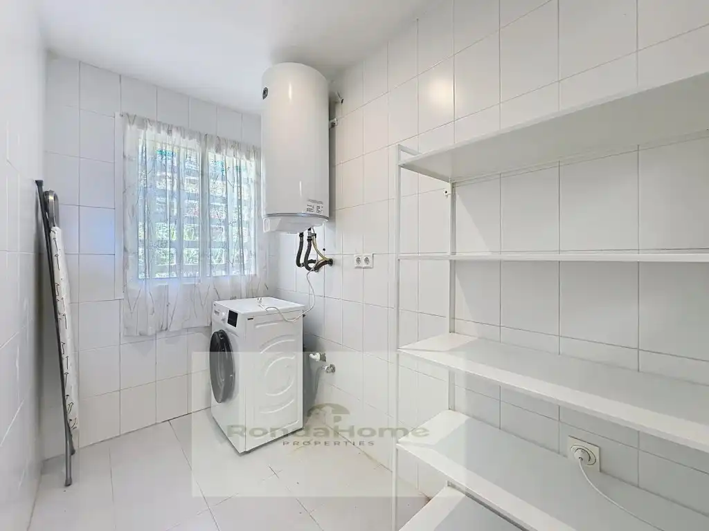 Badezimmer von Wohnung zur Miete in Manilva mit Terrasse