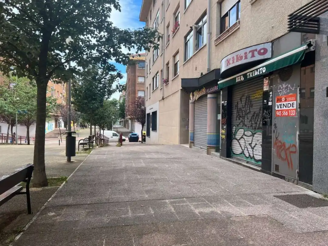 Business premises for sale in Pintor Obdulio Lopez de Uralde Kalea, imagen 2