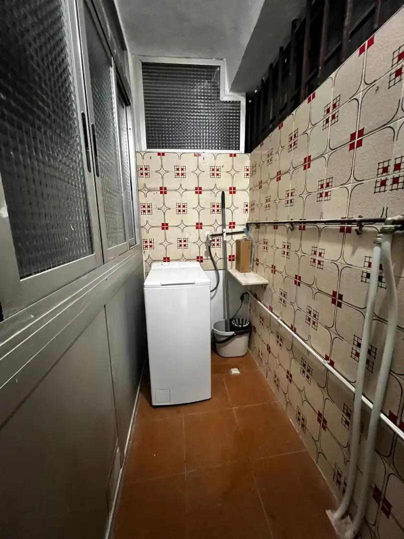Bany de Pis per a compartir en Valencia amb Aire condicionat, Calefacció i Moblat