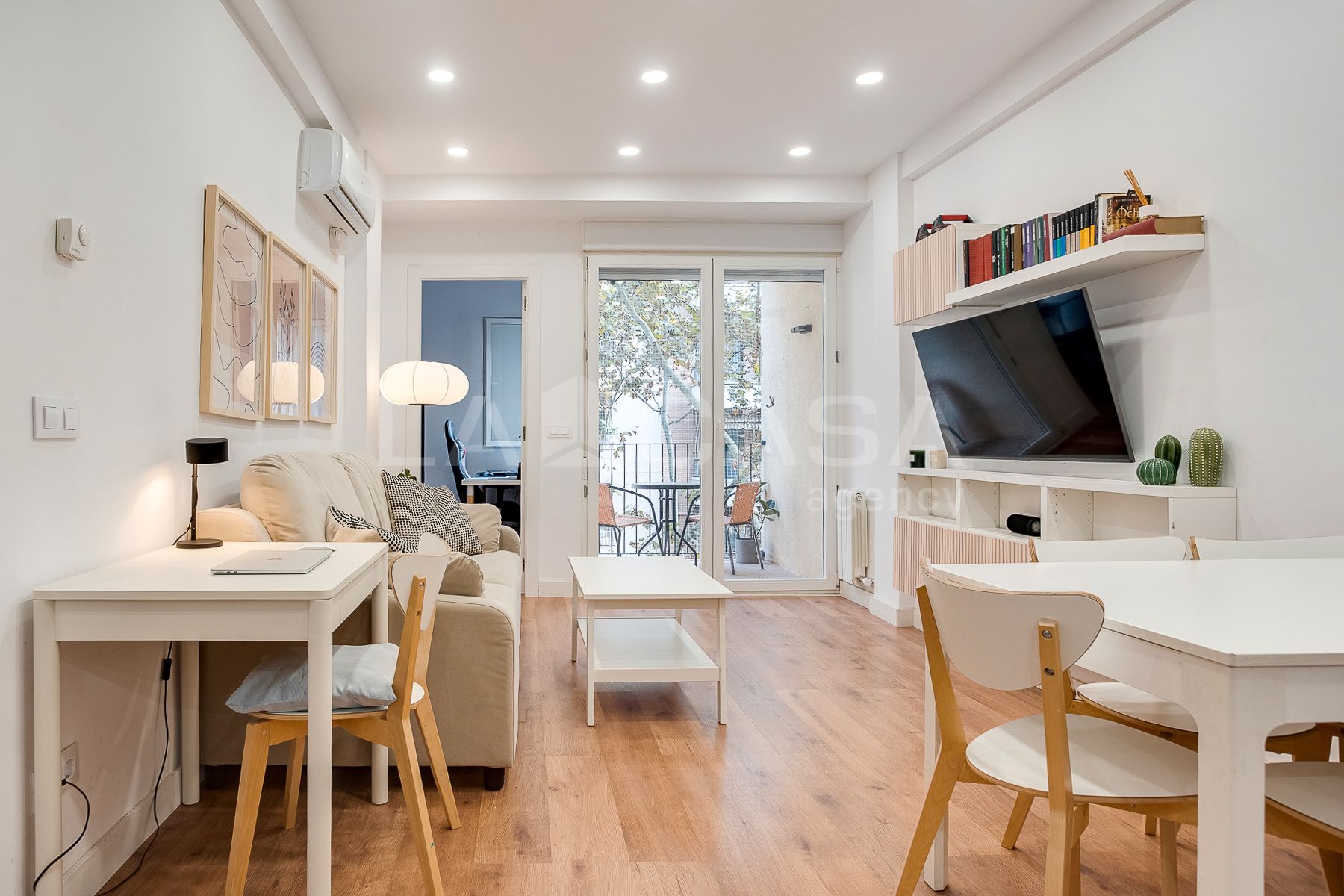 Living room of Flat for sale in  Barcelona Capital  with Heating and Balcony