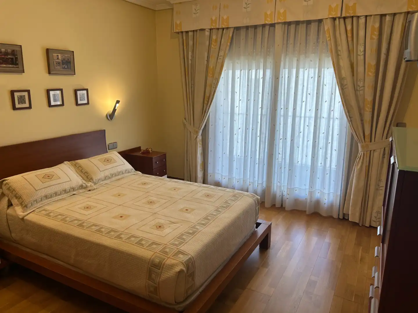 Dormitori de Casa o xalet en venda en Alcalá de Henares amb Aire condicionat, Calefacció i Jardí privat