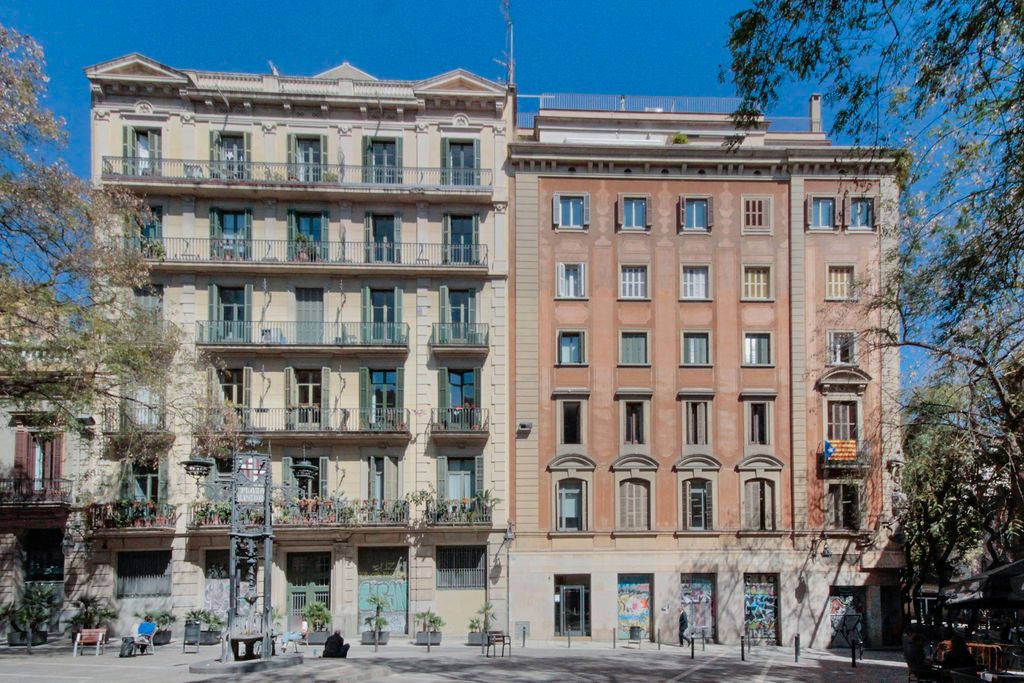 Vista exterior de Local de alquiler en  Barcelona Capital