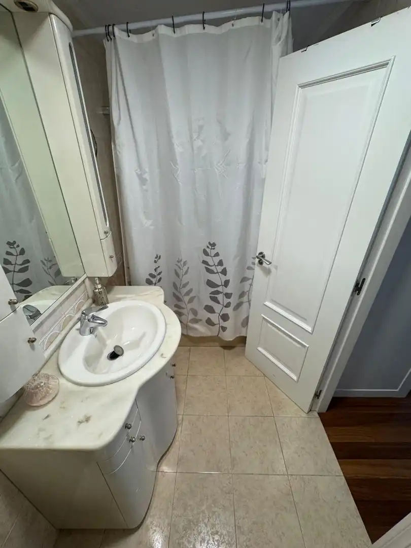 Bathroom of Flat for rent in Castro-Urdiales