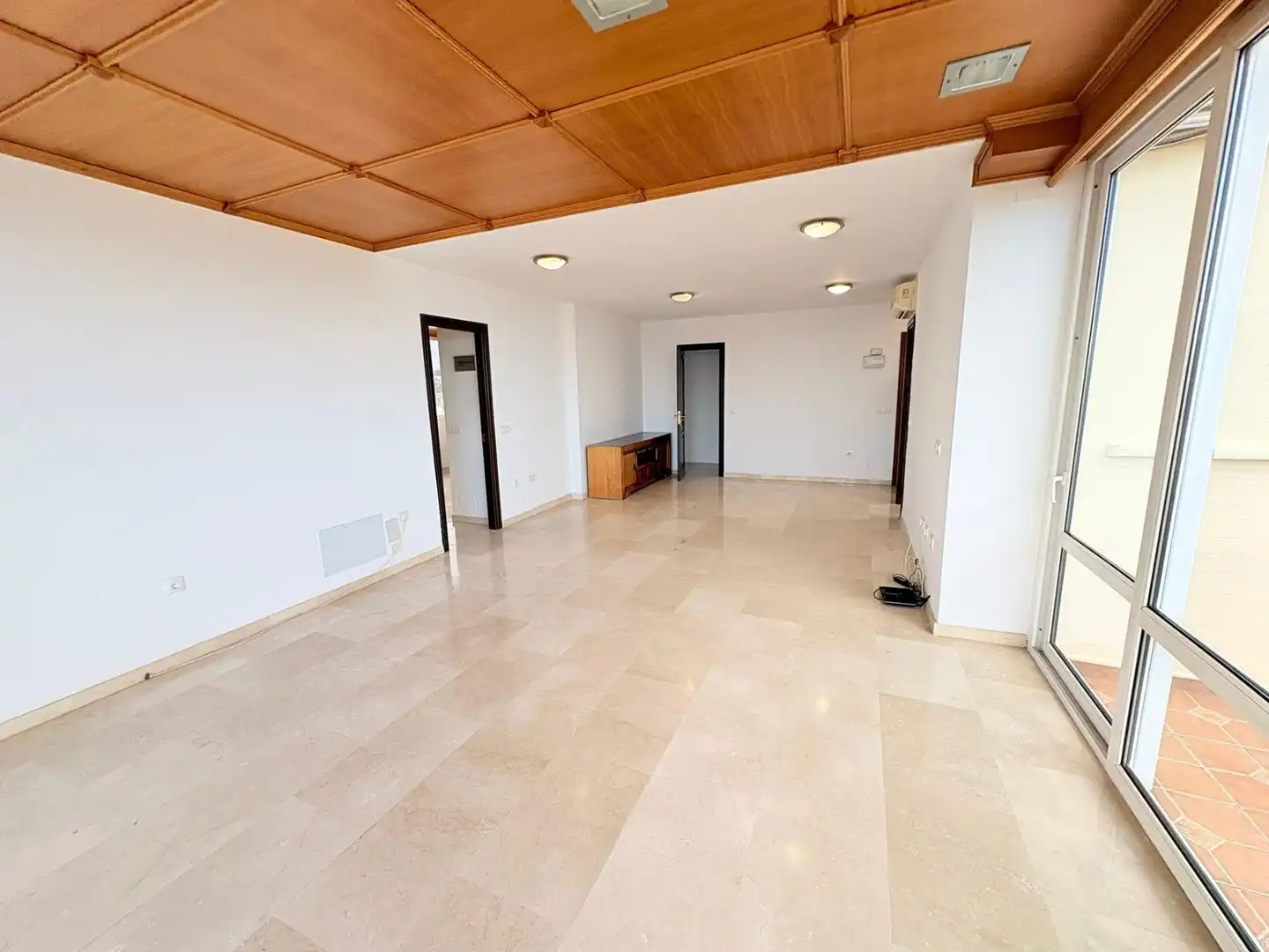 Sala de estar de Ático de alquiler en Torremolinos con Aire acondicionado, Calefacción y Jardín privado