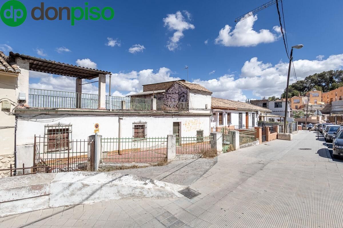 Vista exterior de Casa o chalet en venta en  Granada Capital con Terraza y Balcón