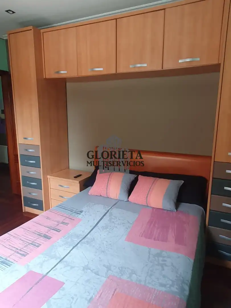 Schlafzimmer von Dachboden zum Verkauf in Vigo  mit Klimaanlage, Heizung und Parkett