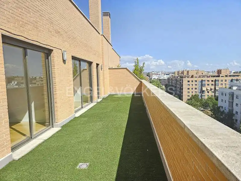 Terrasse von Dachboden zur Miete in Madrid mit Klimaanlage, Heizung und Terrasse