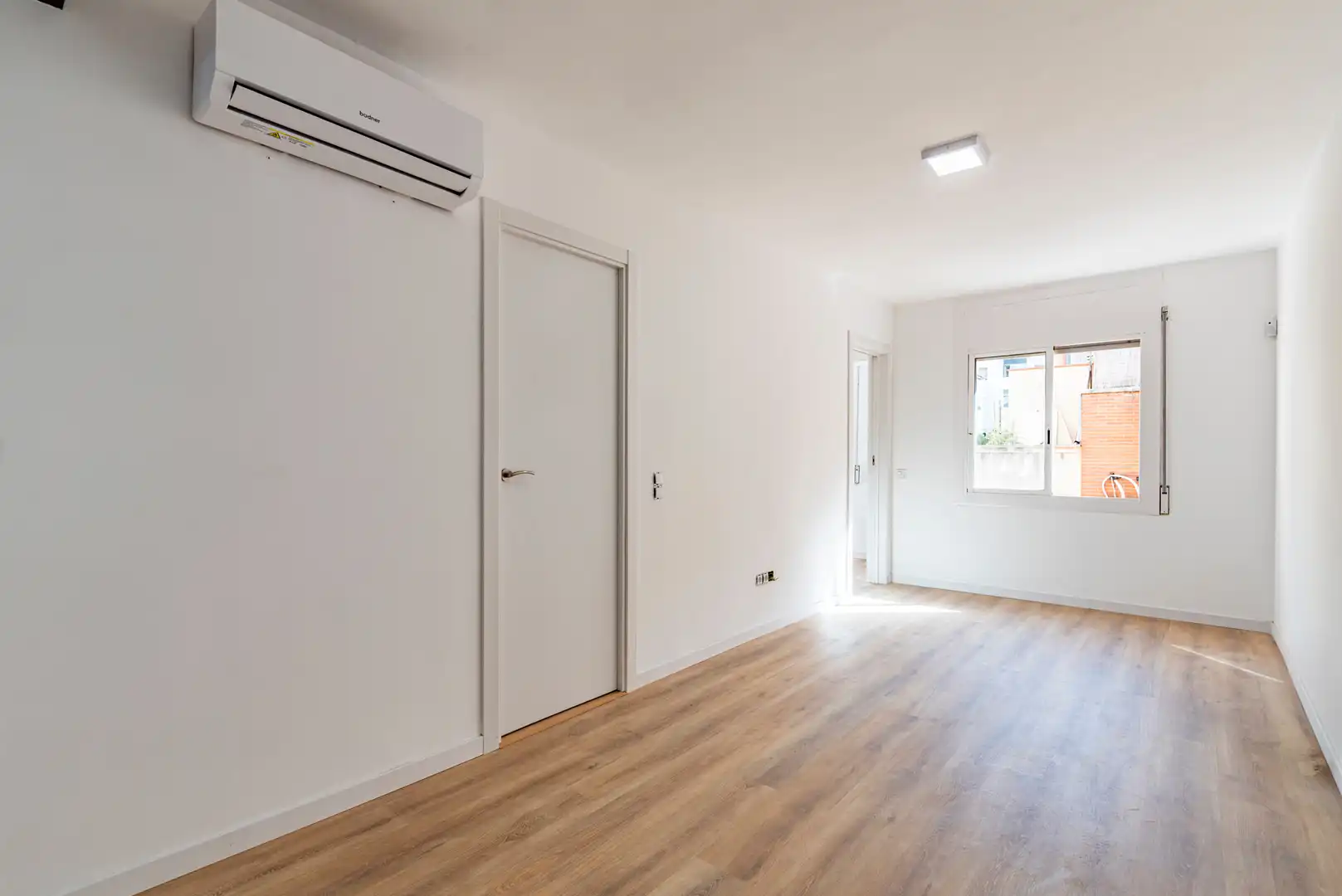 Bedroom of Flat for sale in L'Hospitalet de Llobregat  with Air Conditioner, Heating and Parquet flooring