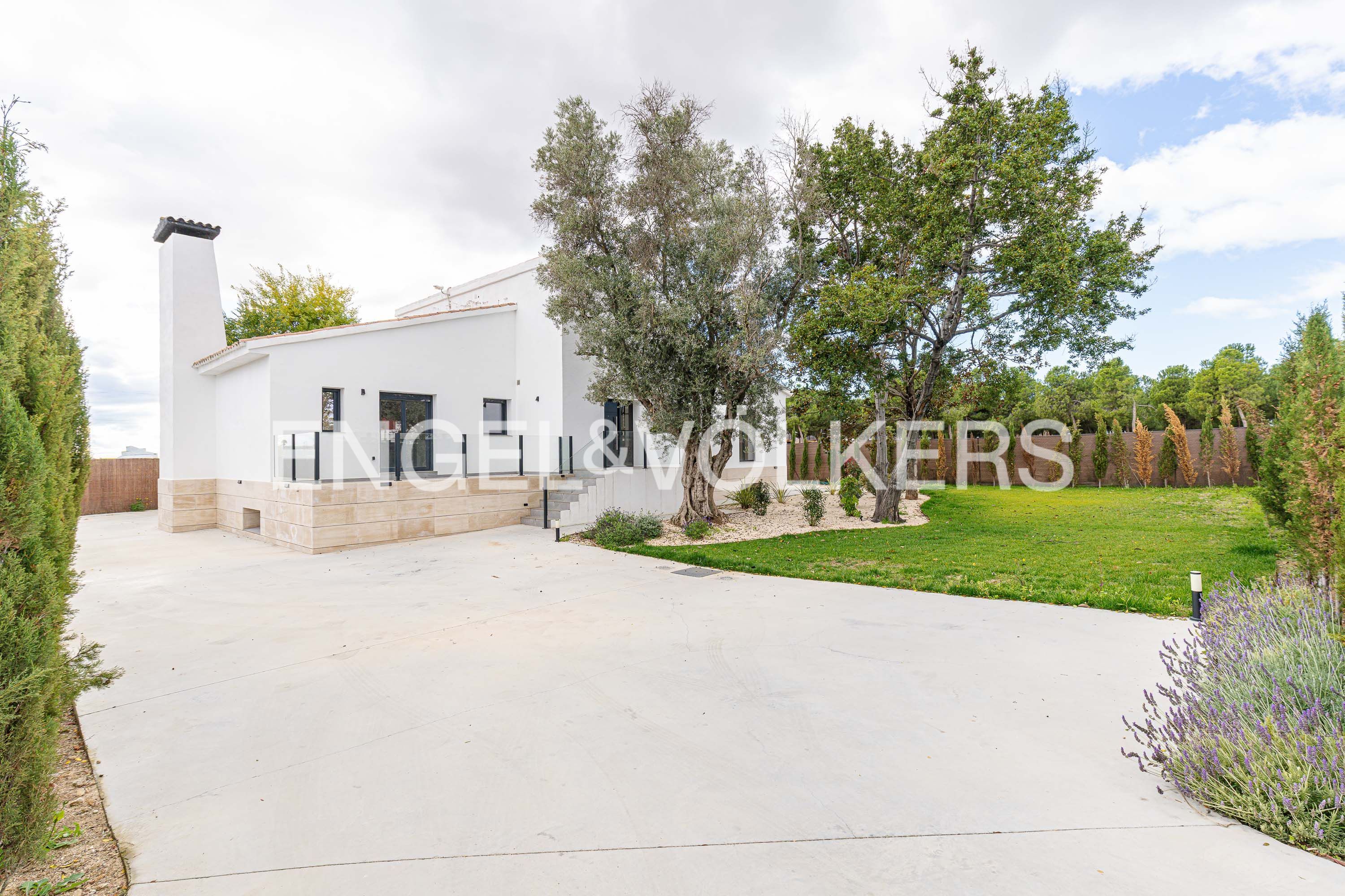 Vista exterior de Casa o chalet en venta en Villaviciosa de Odón con Aire acondicionado, Calefacción y Jardín privado