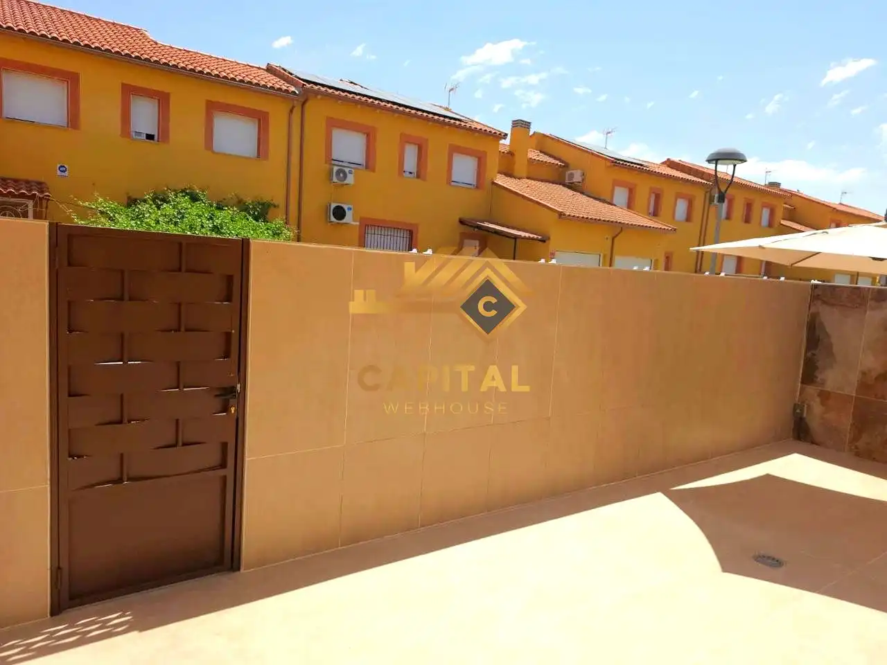Vista exterior de Casa adosada en venda en Magán amb Calefacció, Parquet i Terrassa