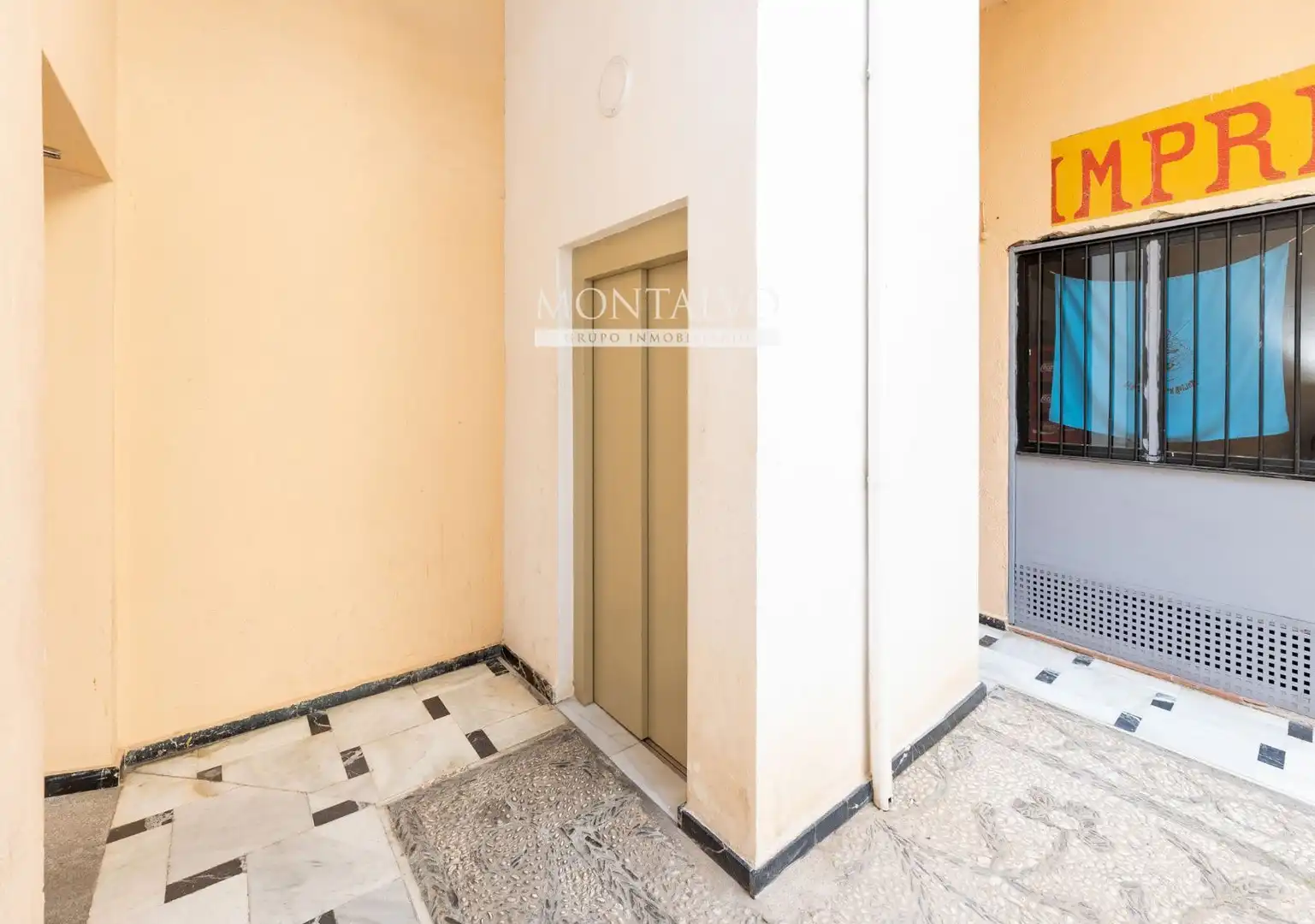 Wohnung zum Verkauf in La Zubia mit Klimaanlage