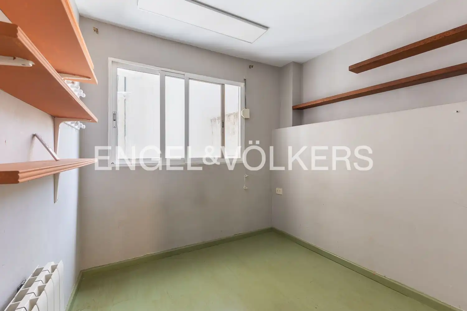Flat for sale in Valencia  with Air Conditioner, Heating and Balcony