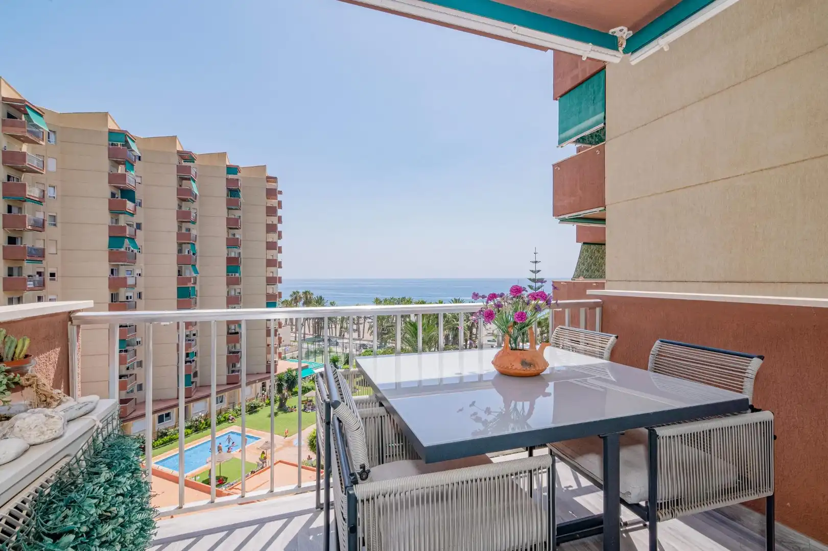 Apartamento con piscina en venta en Paseo REINA SOFIA 3, imagen 2