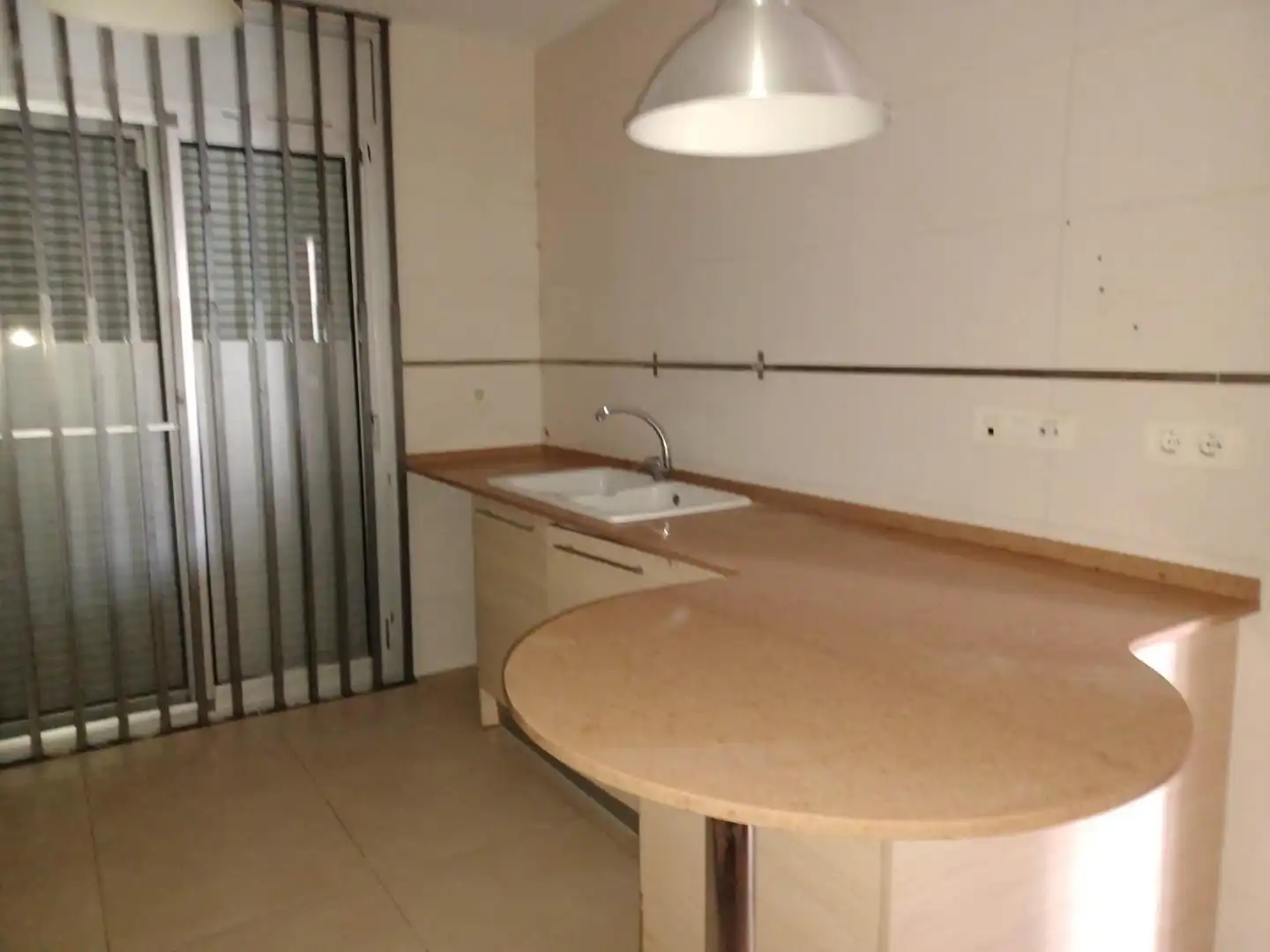 Cuina de Casa adosada en venda en Cambrils amb Terrassa i Piscina comunitària