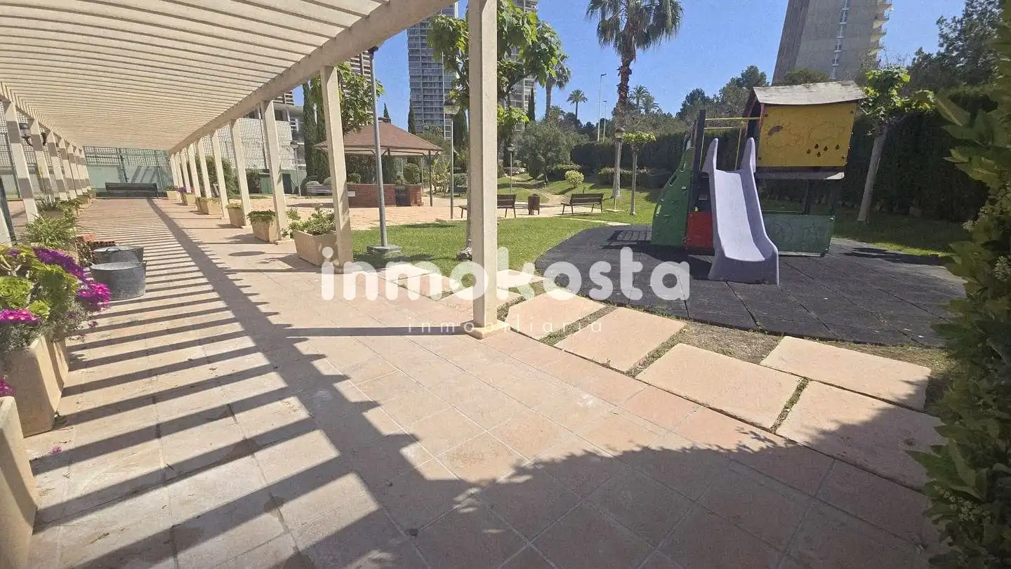 Vista exterior de Piso en venta en Benidorm con Aire acondicionado, Terraza y Trastero
