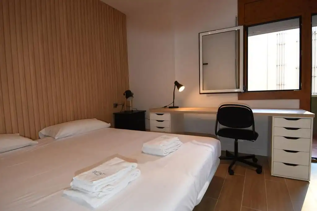 Dormitori de Pis de lloguer en Girona amb Aire condicionat, Calefacció i Terrassa
