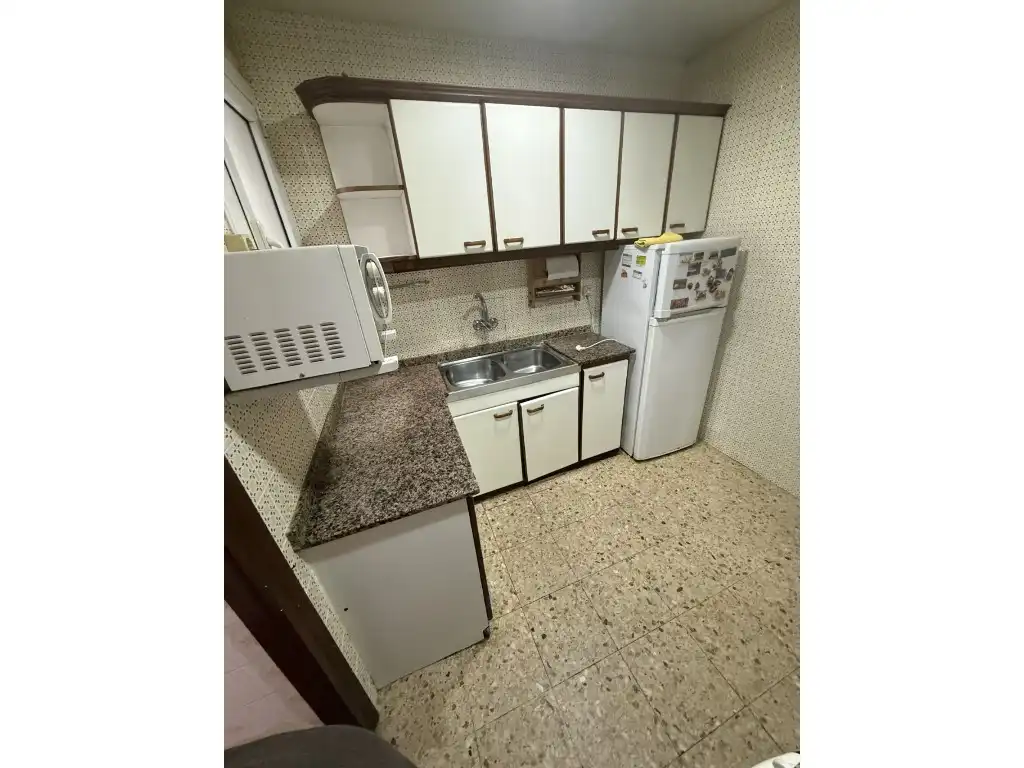 Cocina de Apartamento en venta en L'Hospitalet de Llobregat