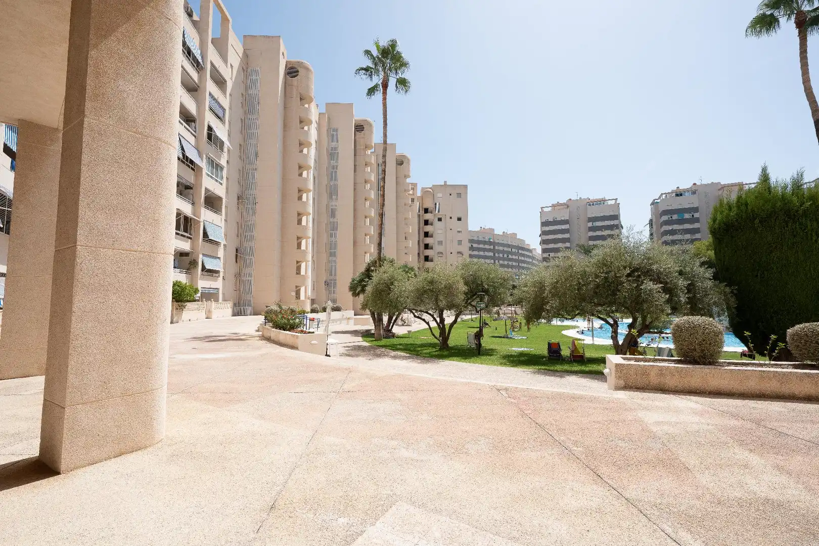 Vista exterior de Apartament en venda en El Campello amb Jardí privat, Terrassa i Balcó