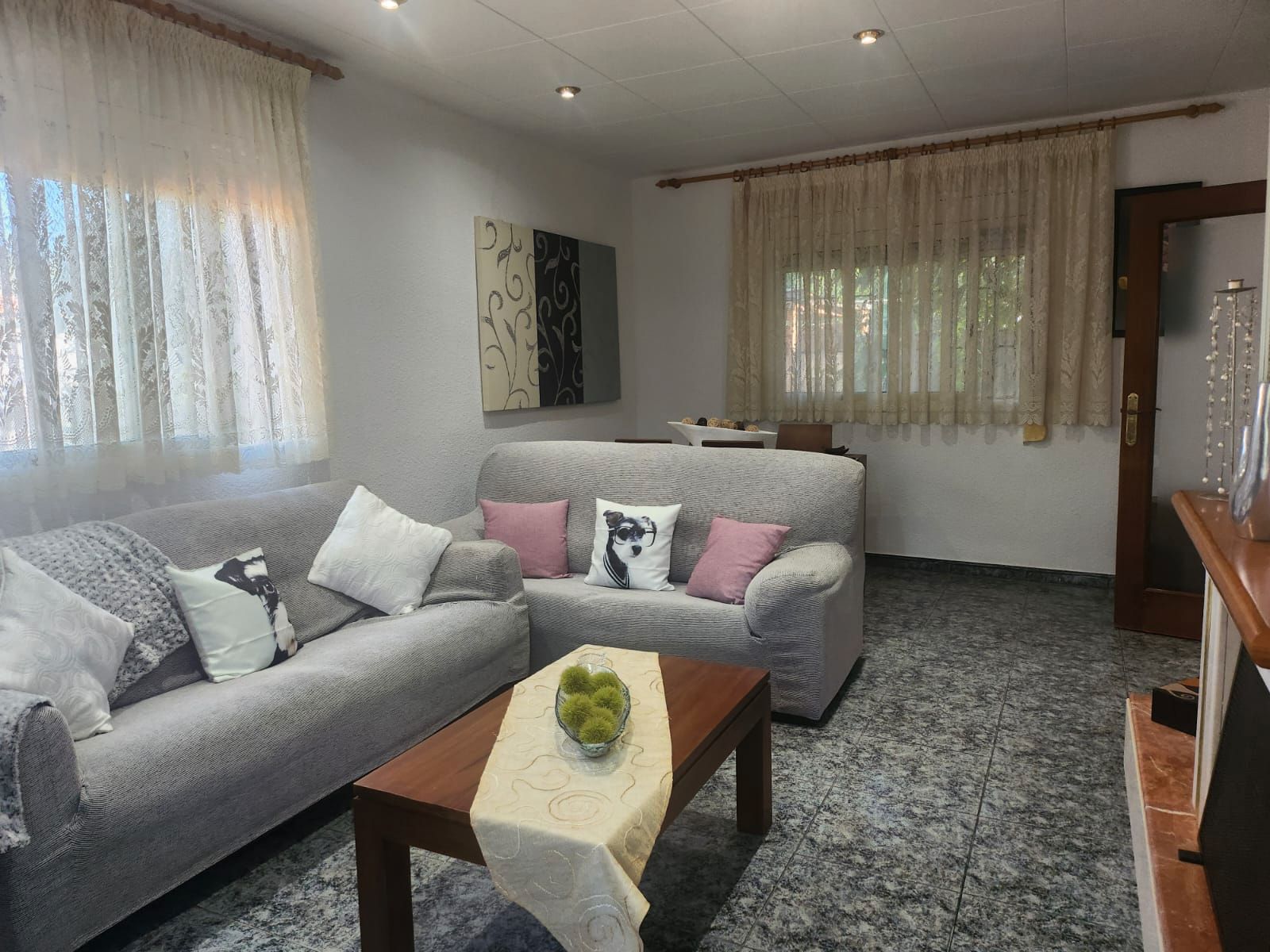 Sala d'estar de Casa o xalet en venda en Cabrera d'Anoia amb Jardí privat