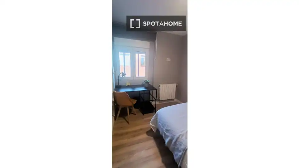 Habitación de Piso para compartir en Segovia con Aire acondicionado, Calefacción y Amueblado