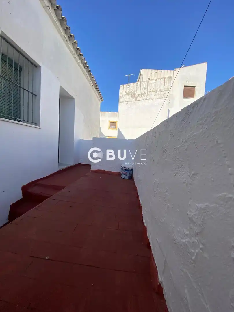 Vista exterior de Casa o xalet en venda en Lebrija amb Calefacció, Jardí privat i Terrassa