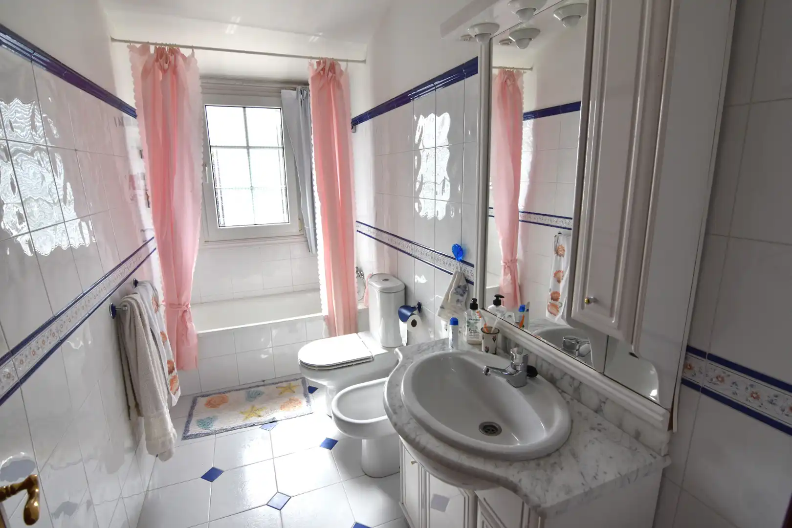 Bathroom of Houses for sale in Sada (A Coruña)  with Heating, Private garden and Parquet flooring