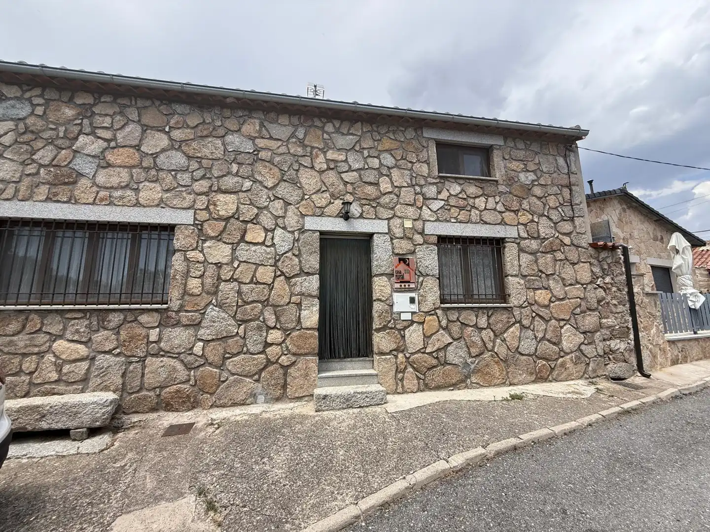 Vista exterior de Casa adosada en venta en La Torre con Calefacción, Jardín privado y Terraza