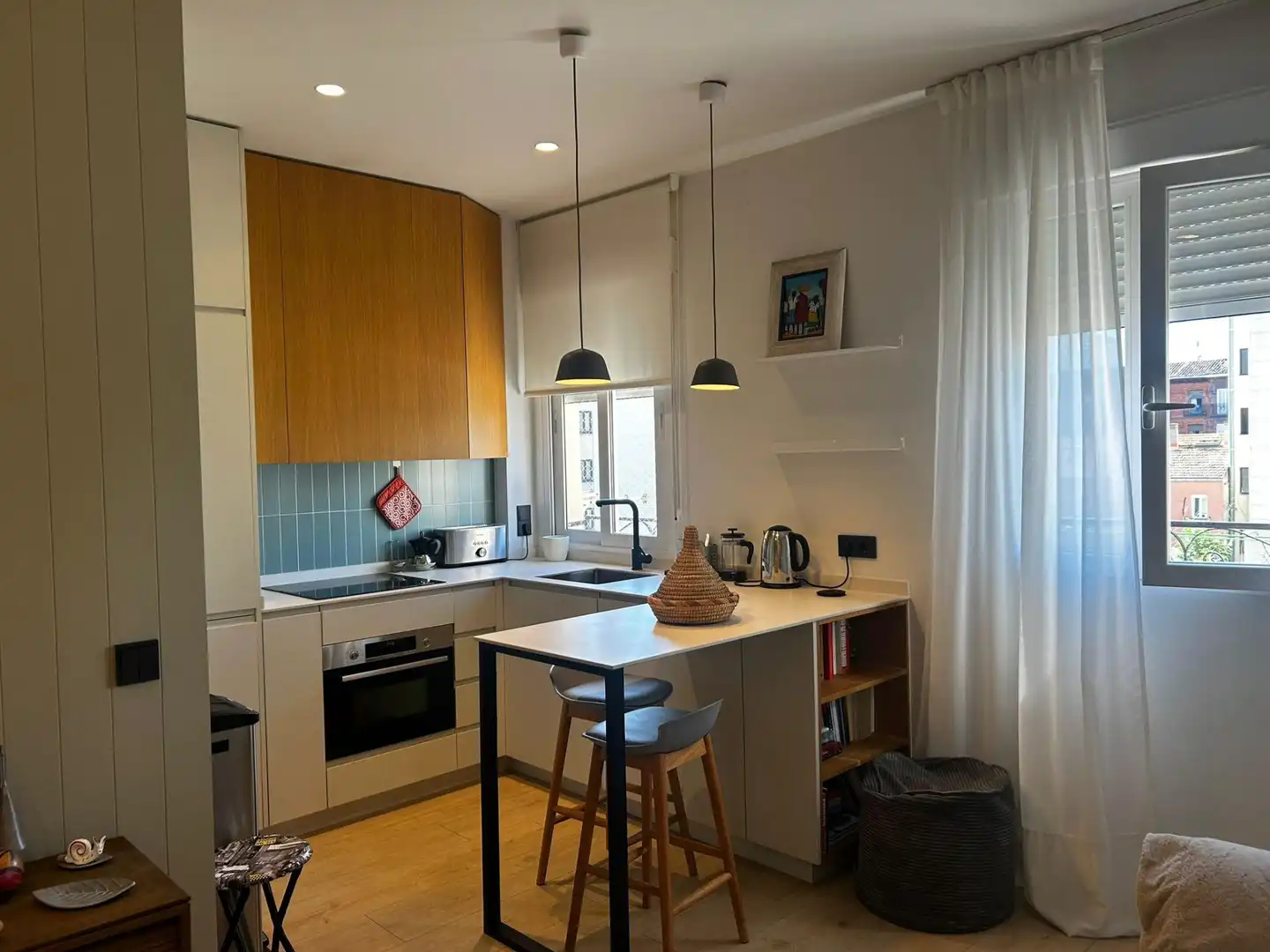 Cuina de Apartament de lloguer en Madrid amb Aire condicionat, Calefacció i Moblat