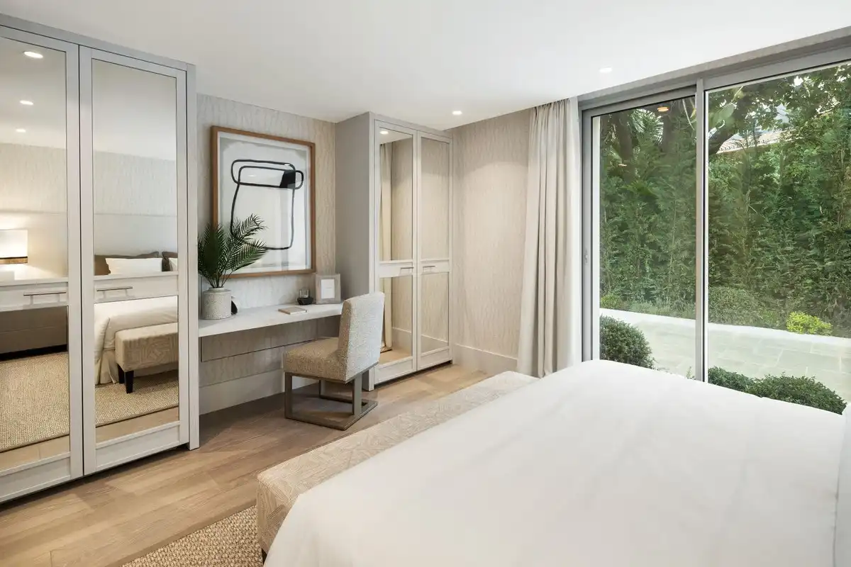 Schlafzimmer von Haus oder Chalet zum Verkauf in Marbella mit Klimaanlage, Privatgarten und Terrasse