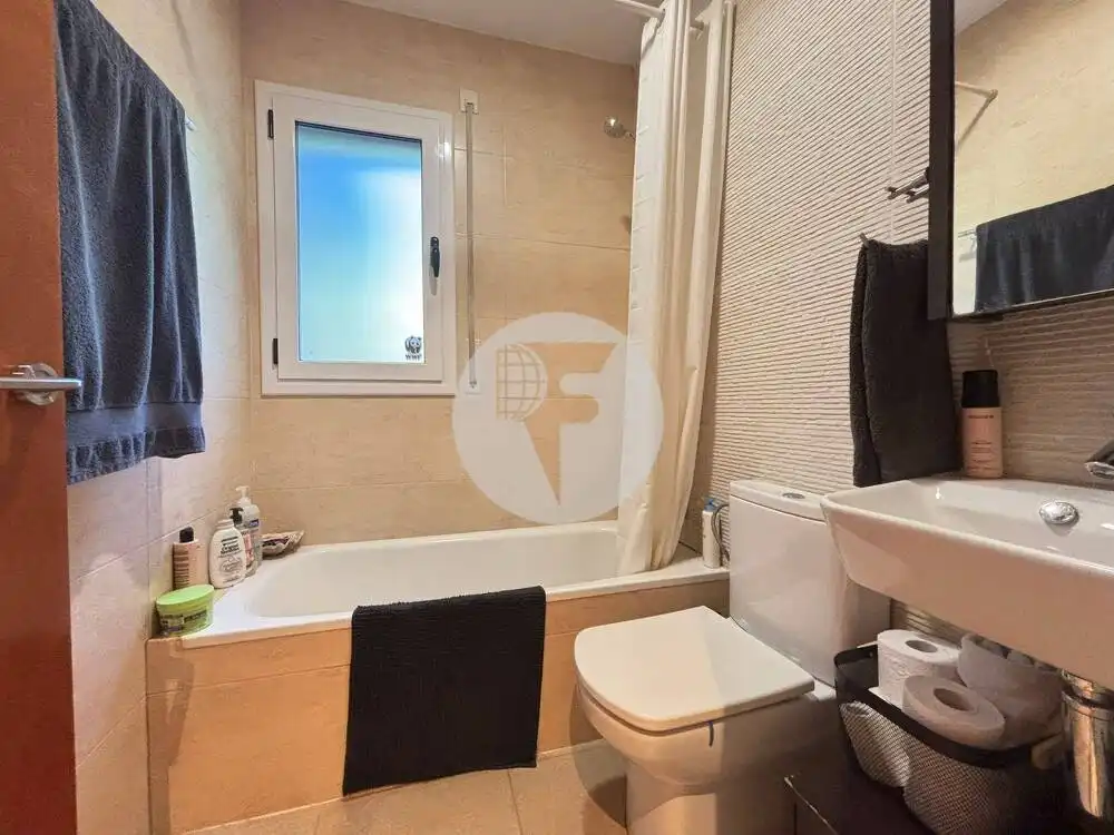 Bathroom of Detached homes for sale in L'Ametlla del Vallès  with Air Conditioner, Heating and Terrace