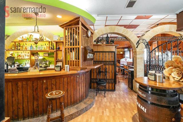 Local comercial en Venta en Renedo