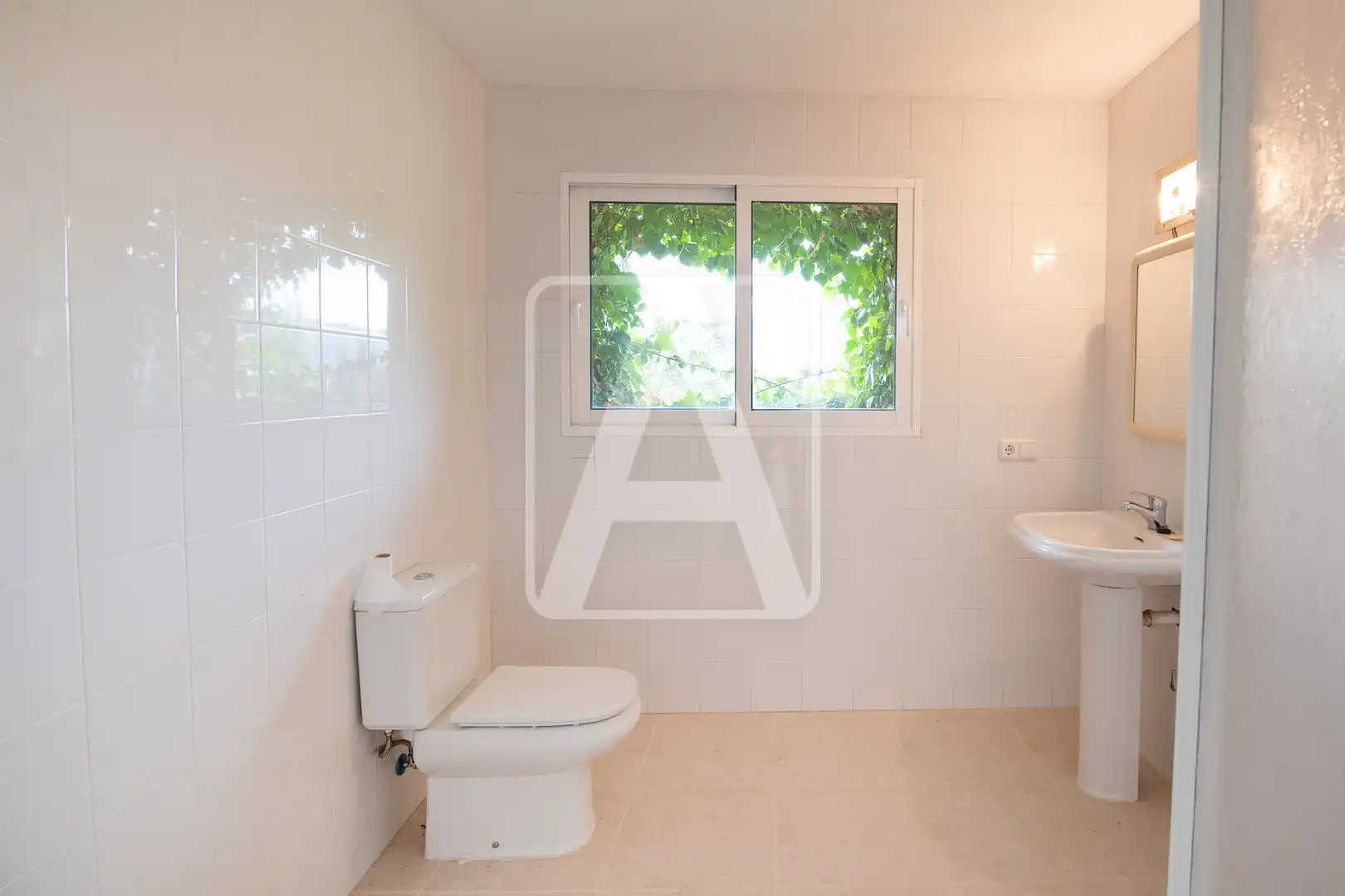 Bathroom of Houses for sale in Calpe / Calp  with Air Conditioner, Heating and Private garden