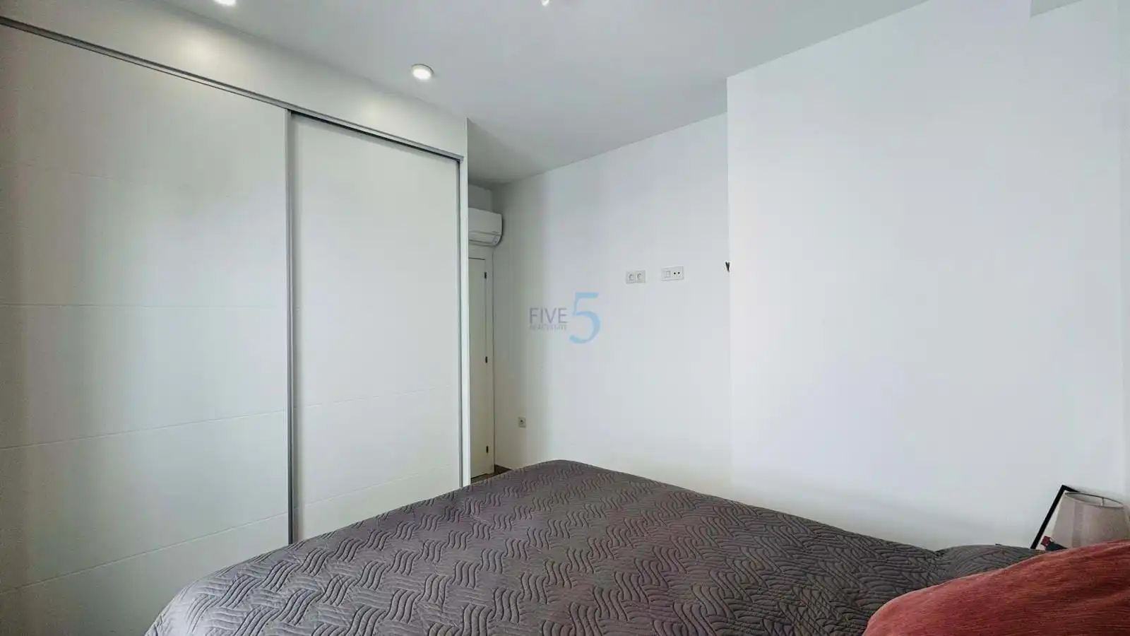 Schlafzimmer von Wohnung zum Verkauf in Santa Pola mit Klimaanlage, Terrasse und Schwimmbad