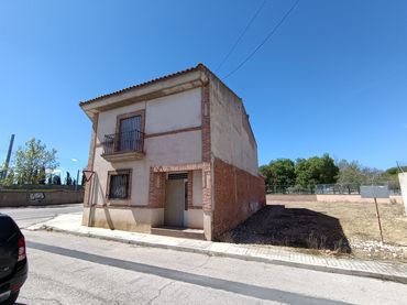 Casa con balcón en venta en Calle Villarrubia de los Ojos
