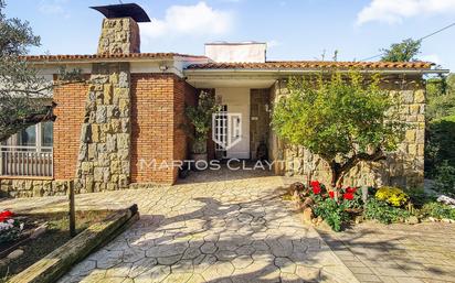 Exterior view of House or chalet for sale in Matadepera  with Terrace and Swimming Pool