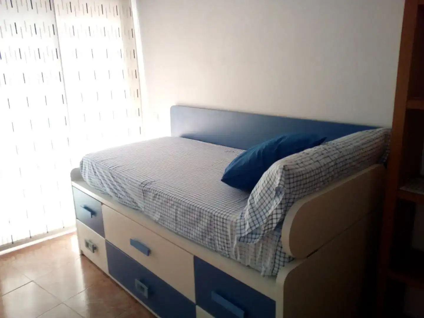 Schlafzimmer von Dachboden zur Miete in Gandia mit Klimaanlage, Möbliert und Balkon