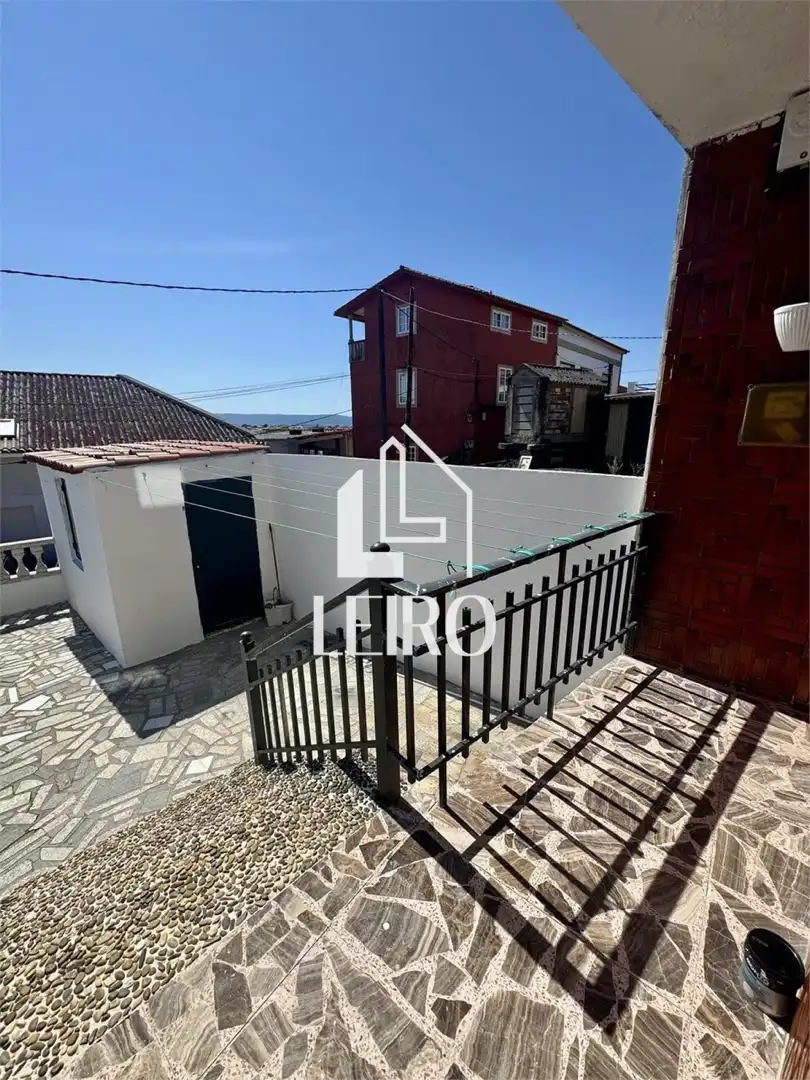Vista exterior de Casa o xalet en venda en A Illa de Arousa  amb Terrassa
