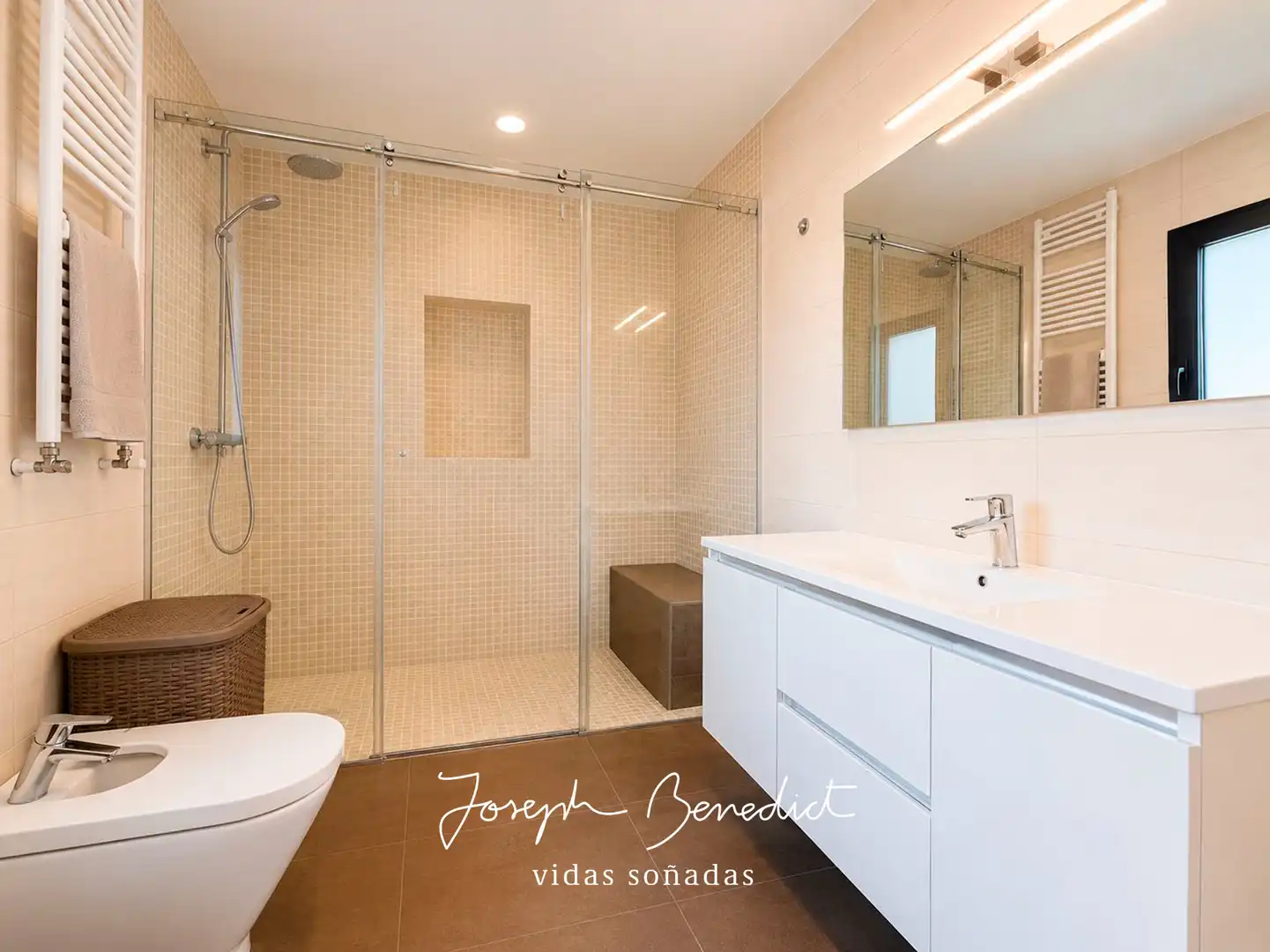 Bathroom of Houses for sale in Torrelles de Llobregat  with Air Conditioner, Heating and Private garden