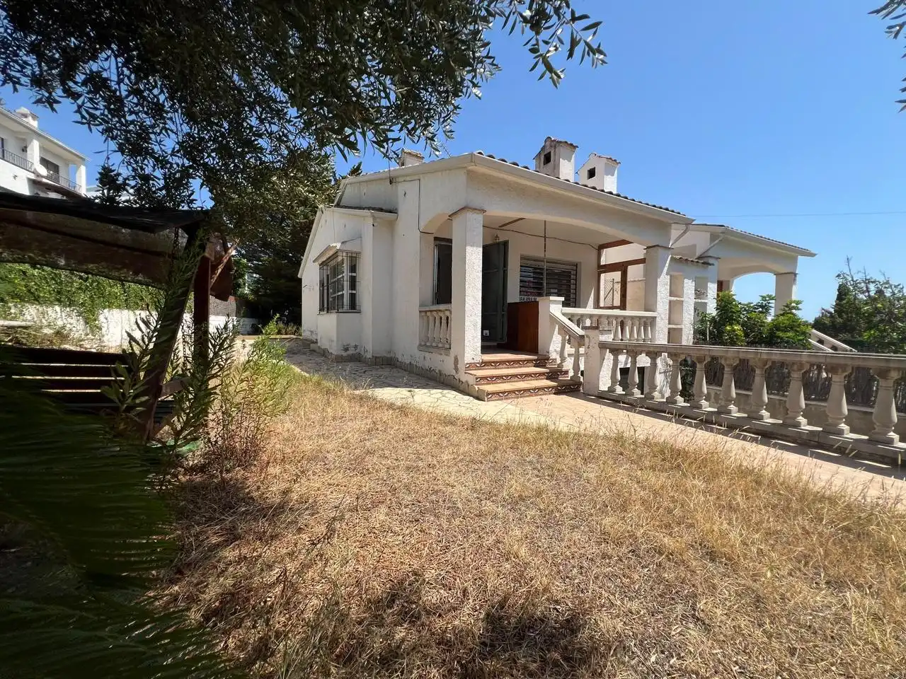 Vista exterior de Casa o xalet en venda en Cunit amb Jardí privat i Terrassa