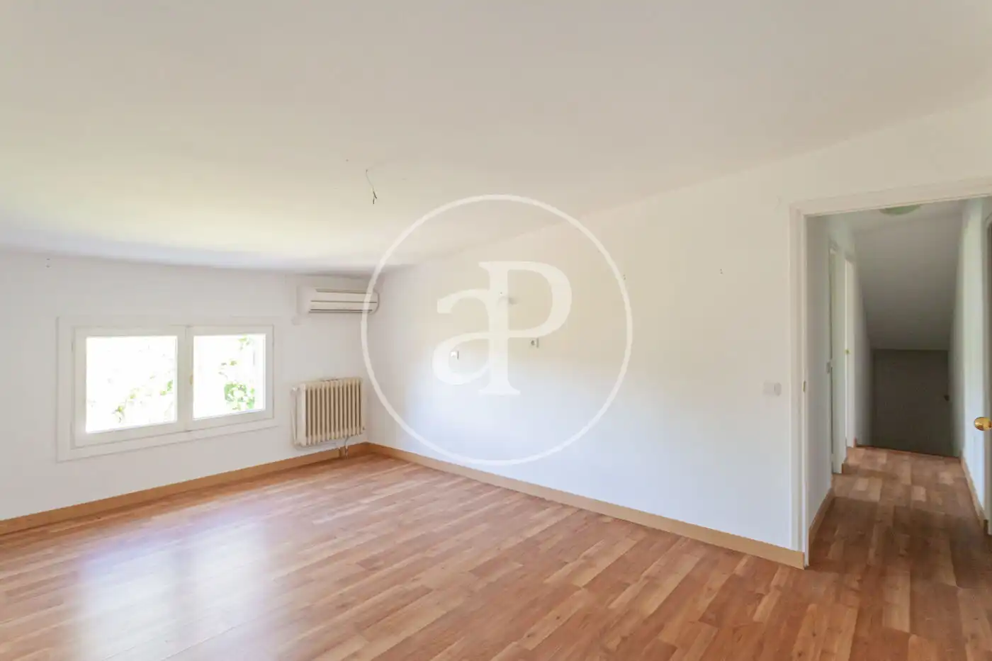 Living room of Houses for sale in Villanueva de la Cañada  with Air Conditioner, Heating and Private garden