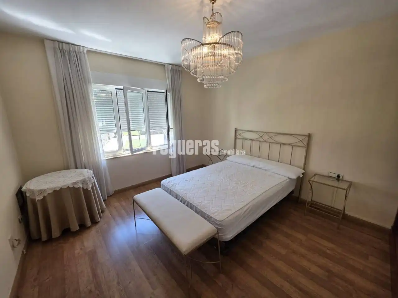 Schlafzimmer von Wohnungen zur Miete in Avilés mit Heizung, Terrasse und Möbliert